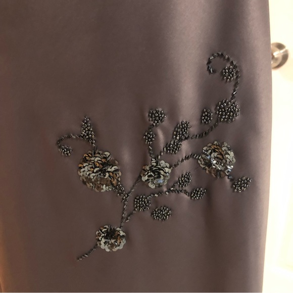 90s Gray Satin V-neck Gown With Floral Sequined Beading - Picture 3 of 11